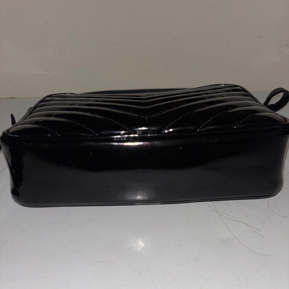 Saint Laurent Lou Medium YSL Monogram Patent Camera Bag- black patent - Picture 4 of 10